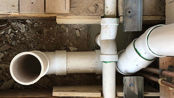 一楼独立下水管道改造施工现场